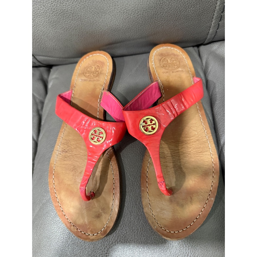 Tory Burch Miller Sandals Coral Pink Patent Leather Gold Logo Thong Flip Flops